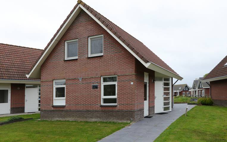 Ferienhaus für 6 Personen, mit Terrasse und Balkon/Terrasse