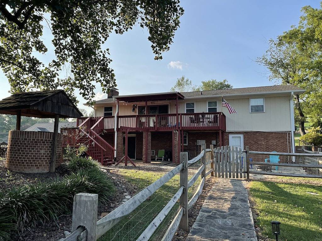 Lake house with private pool. in Northlakes, Caldwell County