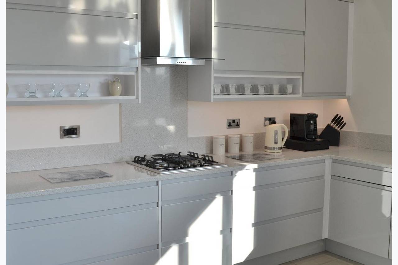 Entire holiday apartment, The Residence, 3-Bed Apt, Sleeps 6 with Parking in Lancaster, Lancashire