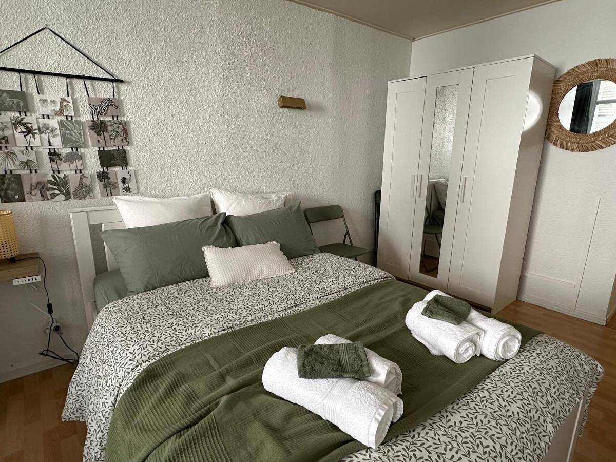 Appartement entier, Deluxe One-Bedroom Apartment with City View in Dax, Région de Dax