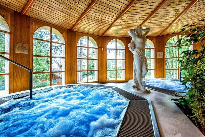 Hotel voor 2 personen, with Whirlpool and Terras as well as Tuin and Sauna in Arosa