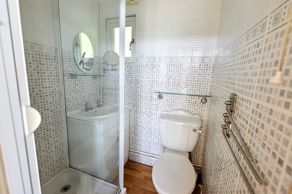Chalet 72 is an elevated, single storey chalet on Kings Chalet Park, Cromer, in easy reach of Cromer in Cromer, Norfolk Coast