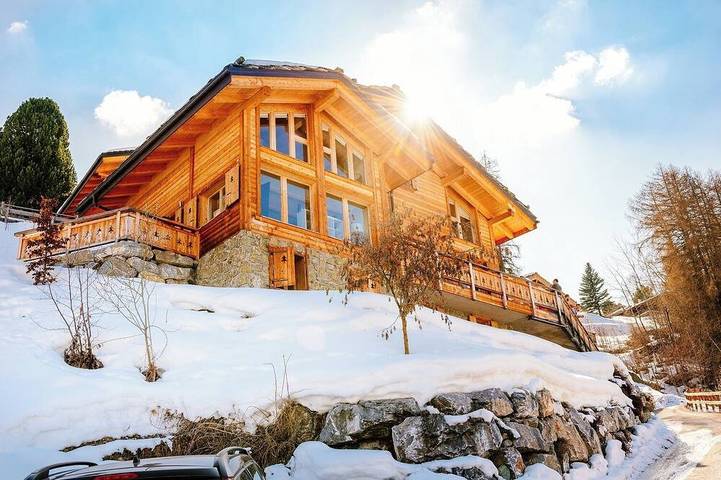 Ferienhaus für 12 Personen, mit Terrasse und Whirlpool in Nendaz