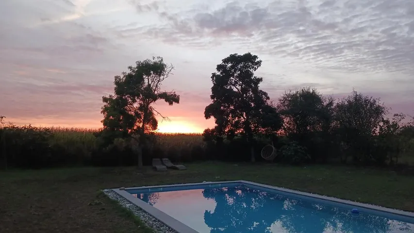 Casa de huéspuedes para 2 personas, con jardín y piscina - 1