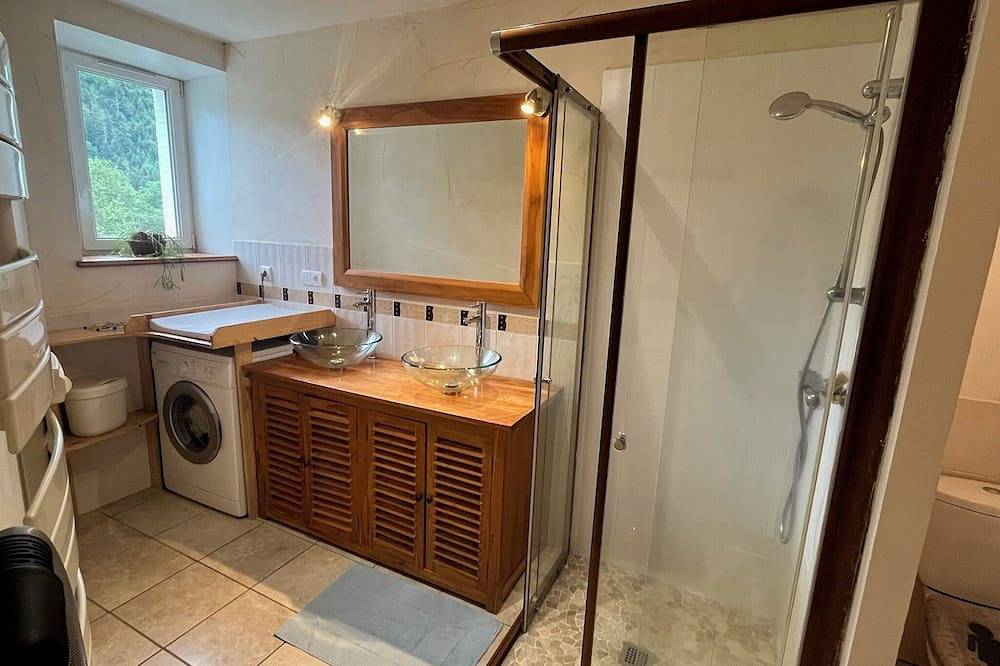 Geheel appartement, 5-person apartment with outdoor area in Saint-Maurice-sur-Moselle, Épinal en omgeving