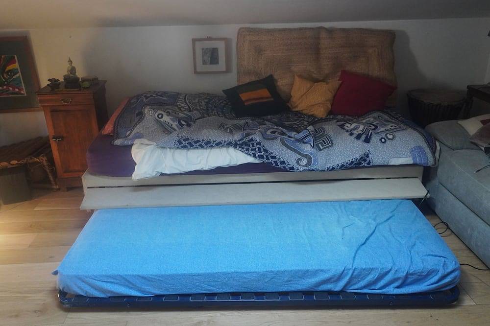Appartement entier, Appartement cosy Paris-Les Lilas dans un quartier convivial avec métro et tram in Bagnolet, Seine-Saint-Denis