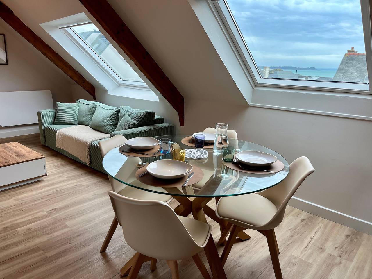 Appartement entier, Appartement 'Les Fougères' avec vue mer et Wi-Fi in Erquy, Côte d’Émeraude