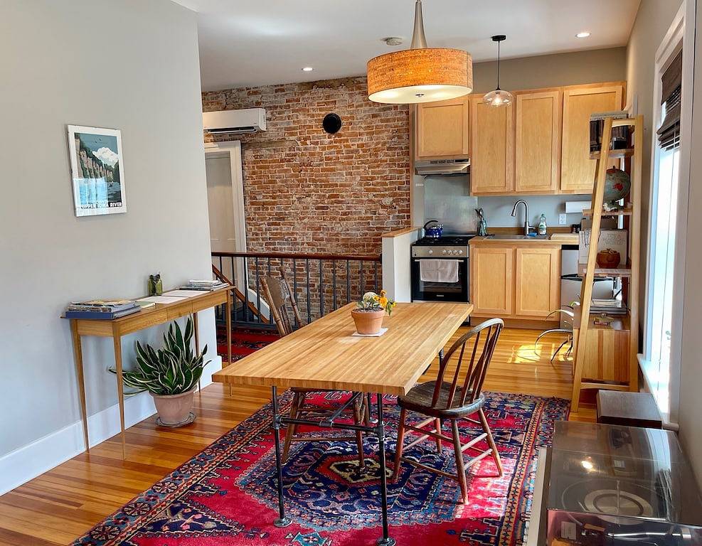 Ganze Wohnung, Decorah House - luftig, modern, voll natürlichem Licht, 5 Blocks in die Innenstadt in Decorah, Winneshiek County