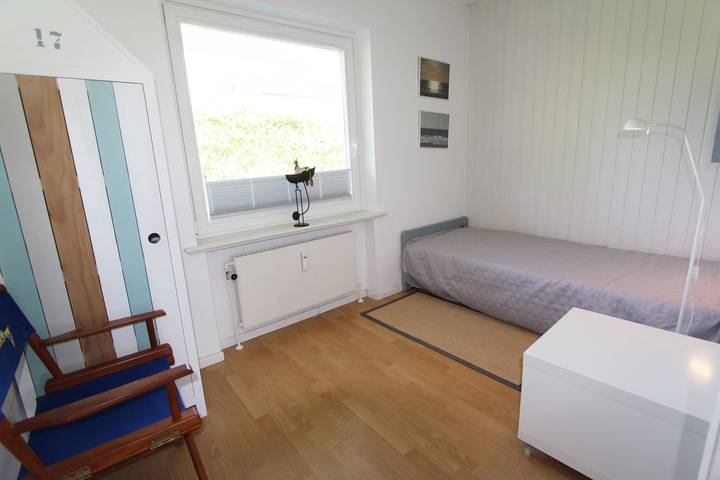 Ganze Wohnung, Gemütlich eingerichtete Ferienwohnung mit drei Zimmern in ruhiger Lage in Wenningstedt, Sylt