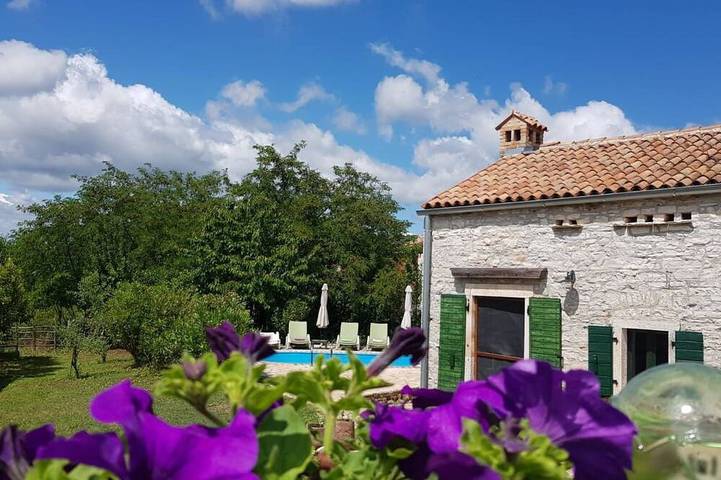 Ferienhaus für 8 Personen, mit Garten und Pool