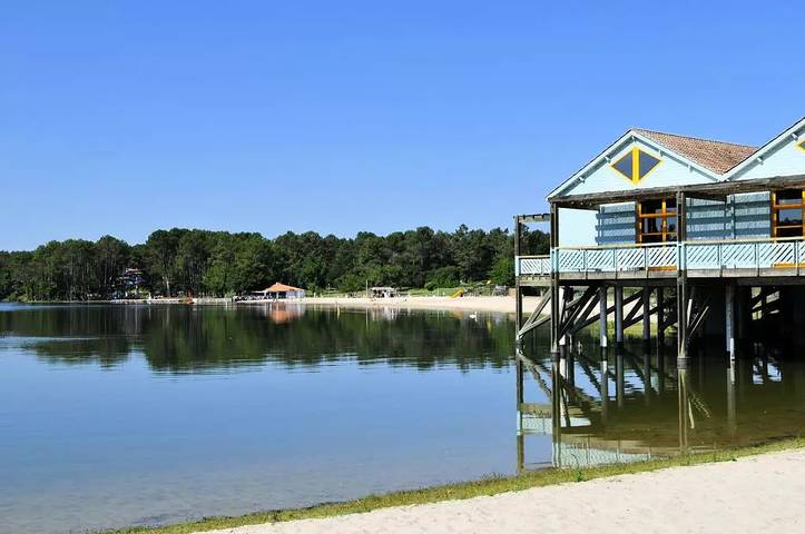Studio entier, Studio 3/4 Personnes Rez-de-Jardin in Lac de Clarens, Casteljaloux