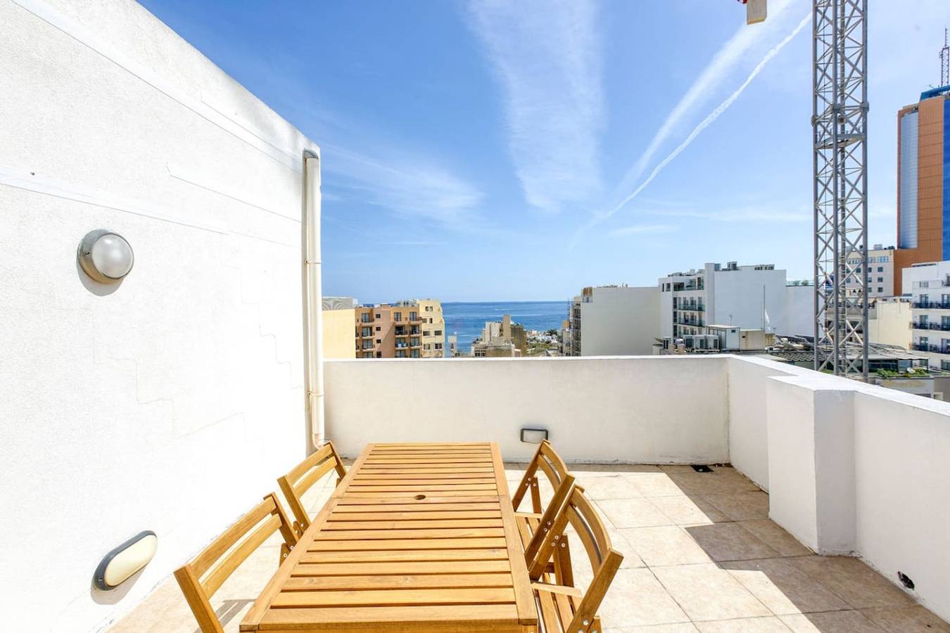 Entire apartment, The Joker’s Penthouse at Roulette in St Julian’s in Paceville, San Giljan