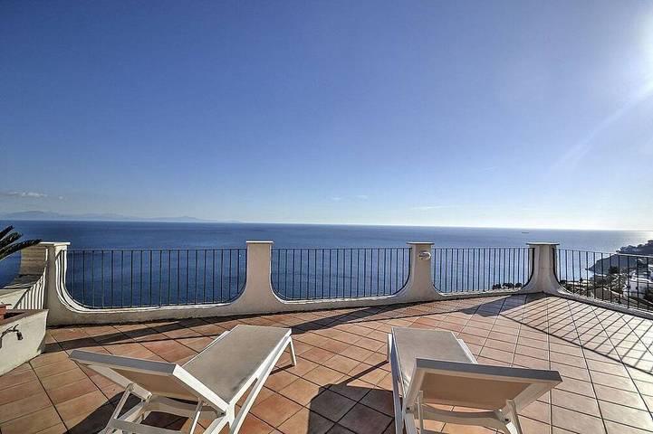 Vacation rental for 5 people, with balcony in Amalfi
