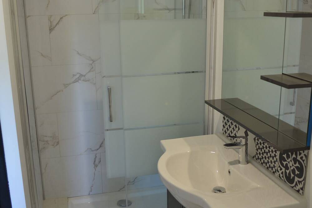 Appartement entier, Studio avec salle fitness - 4 places in Cestas, Région de Bordeaux