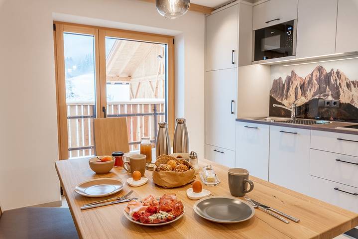 Appartamento "Planerhof Lilie" con vista montagna, terrazza comune e Wi-Fi in Pardell, Funes