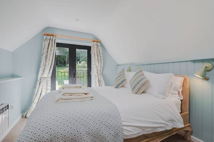 ★ Tulip Tree Cottage ★ Grand jardin + cadre village + près de Canterbury + chiens bienvenus in Bridge, Kent