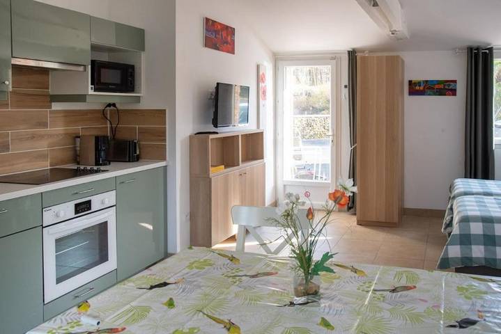 Gîte pour 2 personnes, avec Terrasse ainsi que Jardin et Piscine à Maurens - 2