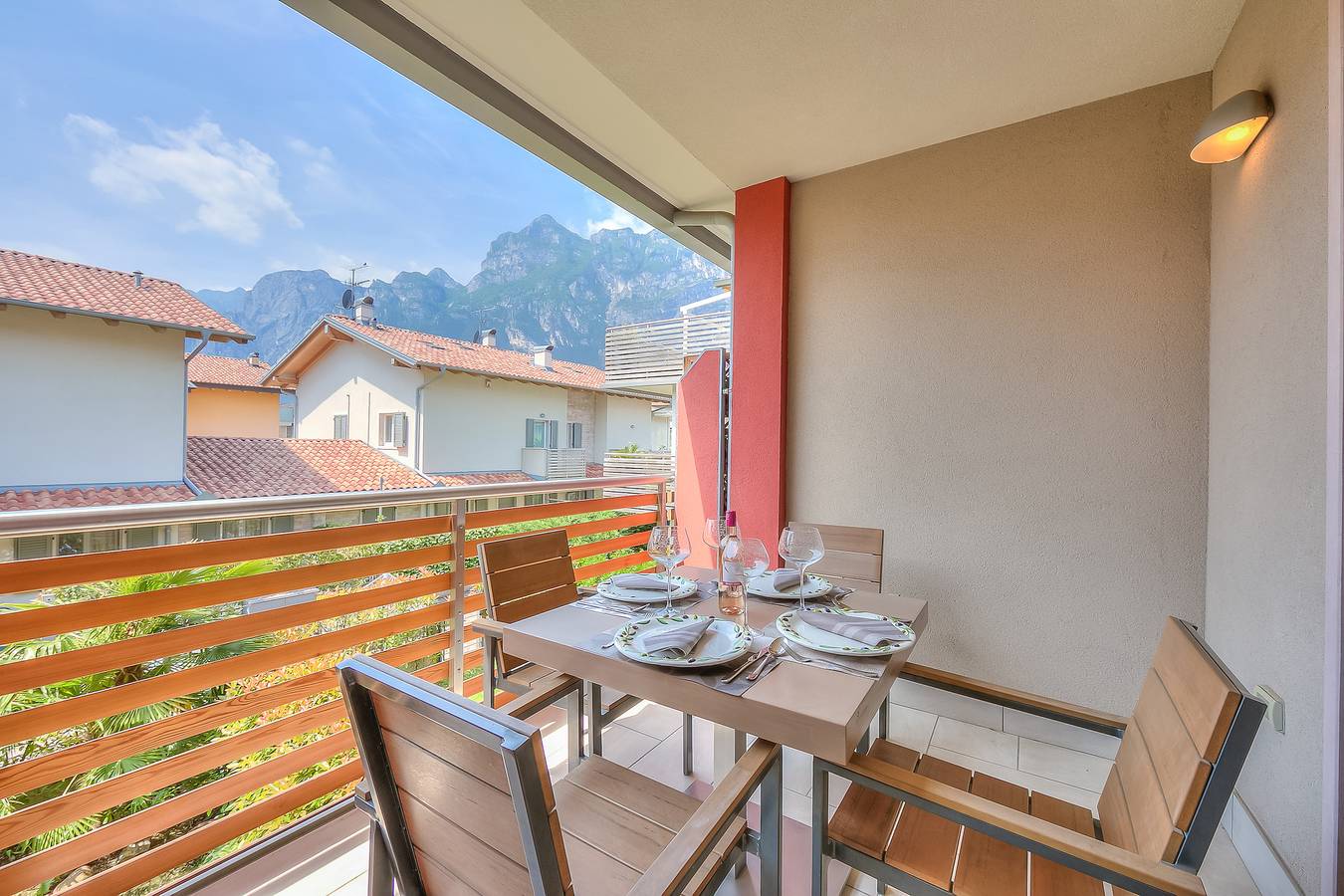Entire apartment, Casa Margherita Few Minutes From Lake in Riva del Garda, Garda Mountains