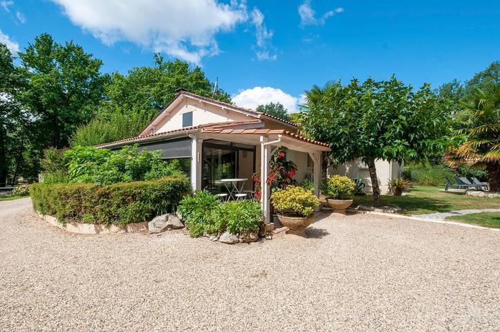 Location de vacances pour 8 personnes, avec terrasse et jardin à Maurens - 2