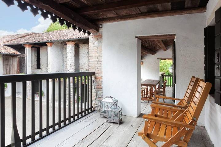 Gîte pour 8 personnes, avec Balcon et Terrasse ainsi que Jardin et Vue à Santa Giustina