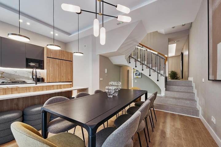 Casa de vacaciones para 14 personas, con terraza además de jacuzzi y jardín en Madrid