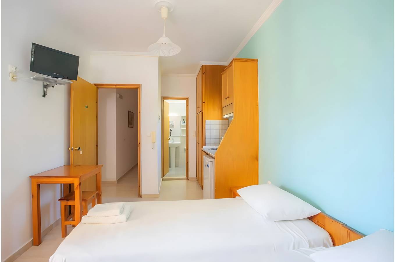Entire studio, Studio Apartment 'Nidri View B7' with Mountain View, Wi-Fi and Air Conditioning in Nydri, Greece