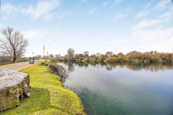 Charming Home in Lakeside Park - Pass The Keys in West Sussex
