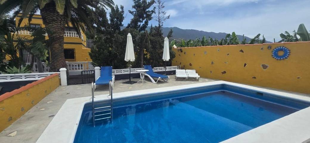 Casa rural para 5 personas, con piscina y balcón además de jardín y vistas en Tazacorte