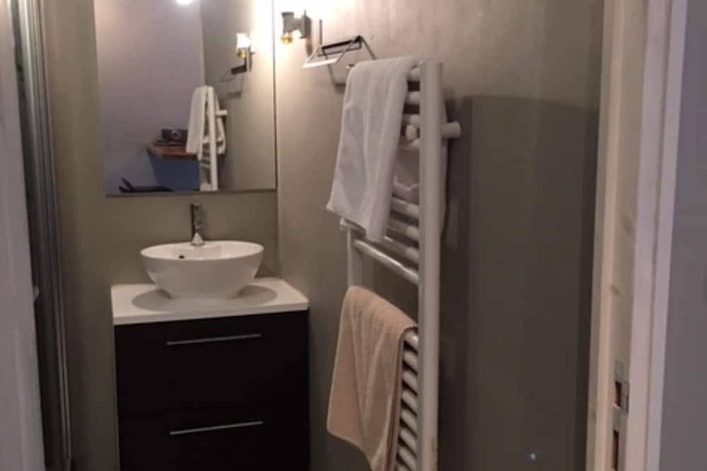 Entire apartment, Gites Les Lauriers 2/4 Persons in Carpentras, Parc naturel régional du Mont-Ventoux