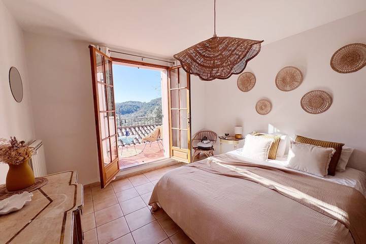 Bastide de piedra, piscina privada, tranquila, vista, cerca del pueblo, Video, Ofertas! in Callas, Region de Draguignan