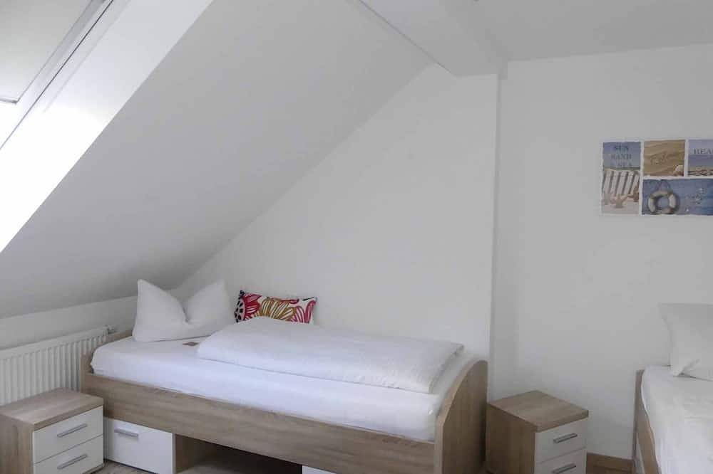 Ganze Wohnung, Neu renovierte 70qm Ferienwohnung im 2. Stock in zentraler Lage in Legoland Deutschland, Günzburg