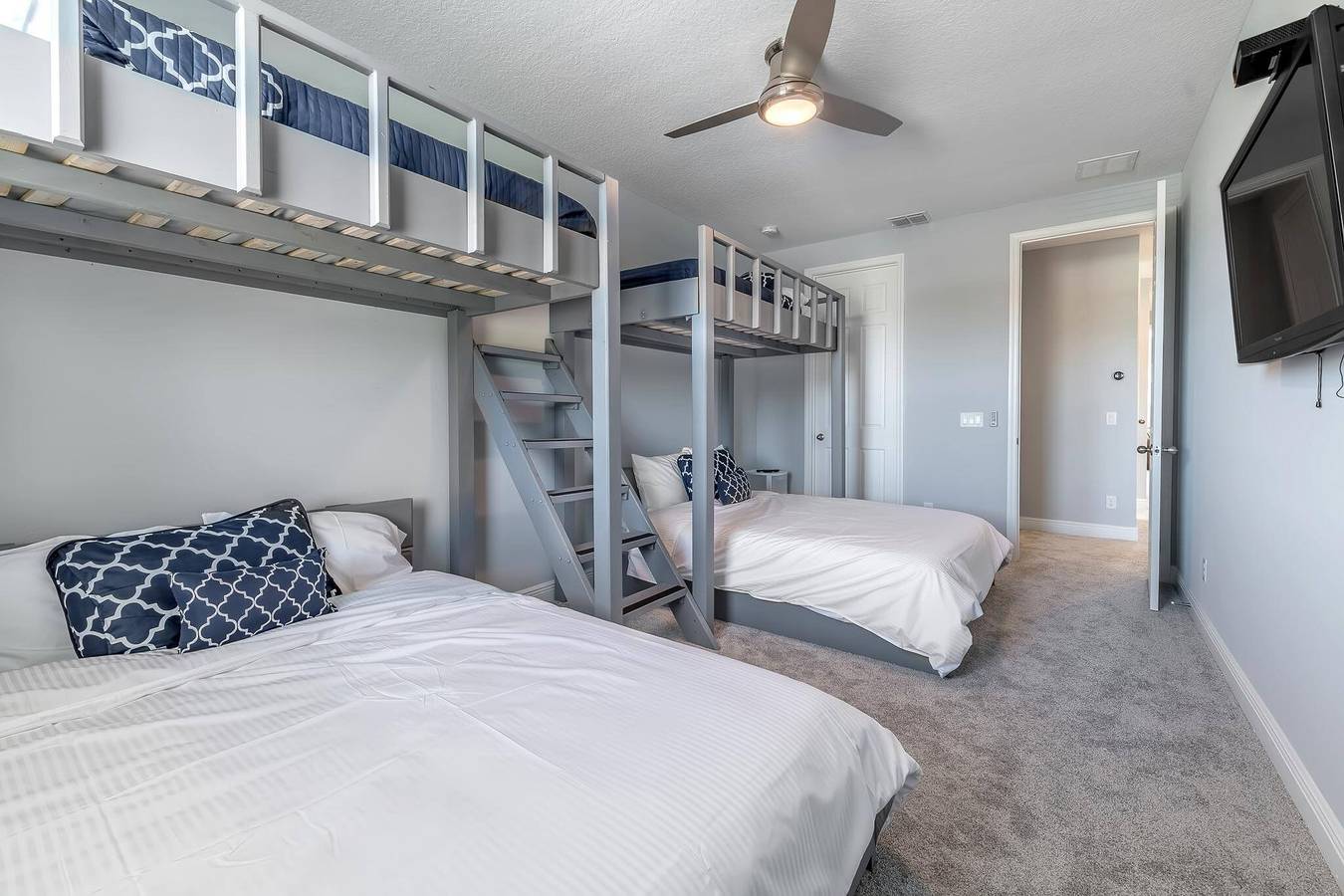 Home Near Disney Area-Sleeps 14 Guest in ChampionsGate, Four Corners