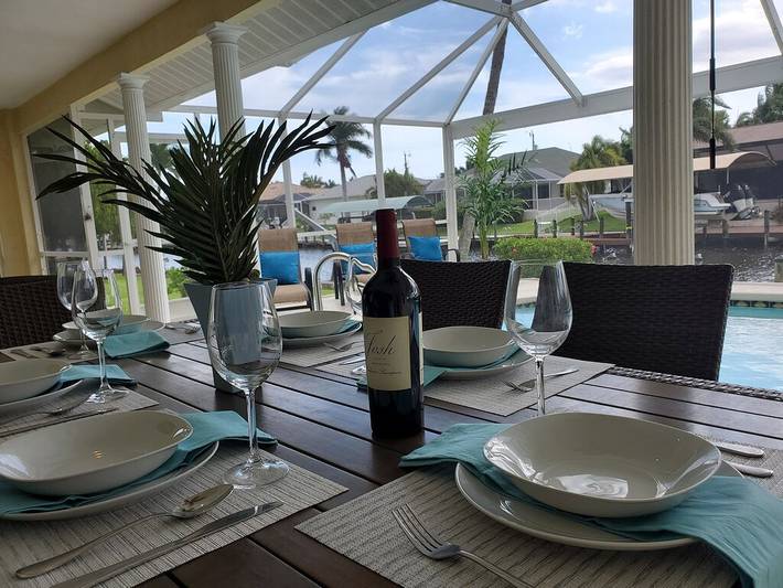 Vacation rental for 8 people, with yard in Cape Coral