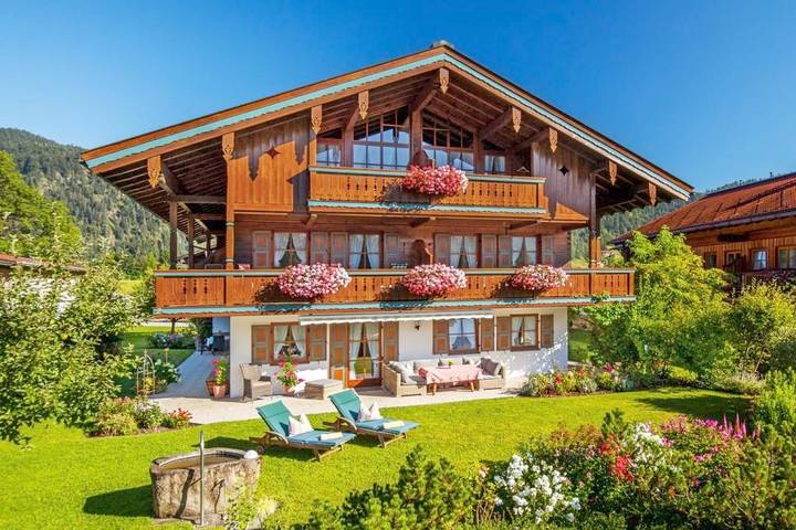 Ferienwohnung für 3 Personen, mit Balkon und Garten sowie Sauna in Reit im Winkl