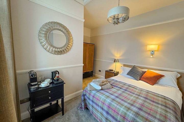Ganze Wohnung, Located in the heart of Glossop in the High Peak, Westwood Boutique Aparthotel combines comfort with convenience. Set against the breathtaking backdrop of the Peak District. in Glossop, Derbyshire