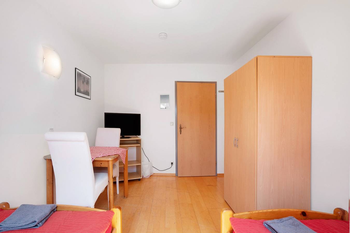 Knödelhof 'Zimmer C', 2-Bett-Zimmer mit gemeinsamer Terrasse und Wlan in Putzbrunn, Oberbayern