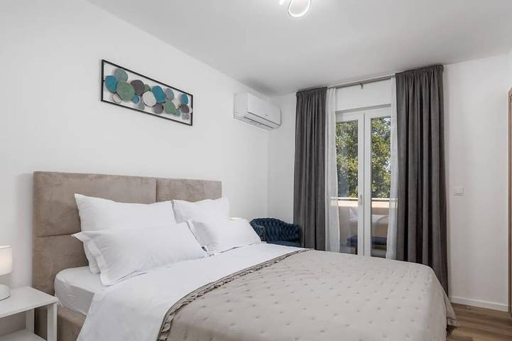 Familienvilla Di mit Pool in Malinska-Dubašnica, Krk