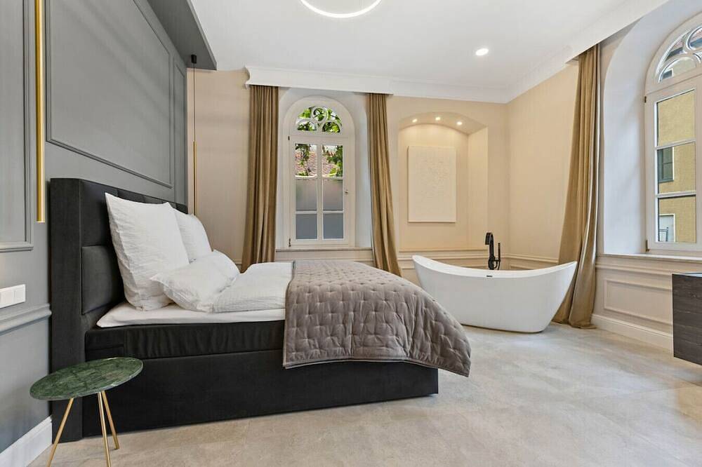 Ganze Wohnung, New | Luxus Suite | Center | Netflix | Boxspring in Augsburg-Innenstadt, Augsburg