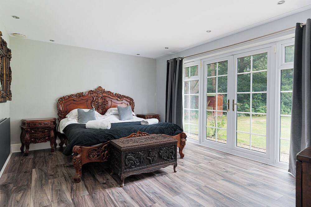 Luxury Villa in Knutsford With Heated Indoor Pool & Hot Tub in Allostock, Cheshire West and Chester