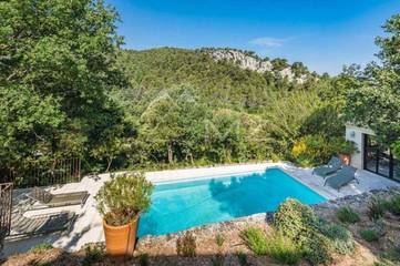 Cottage pour 8 personnes, avec vue ainsi que jardin et piscine dans Oppède-le-Vieux