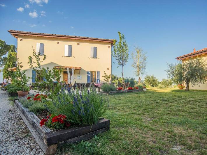 Alloggio in famiglia per 4 persone, con Terrazza e Giardino nonché Piscina e Panorama a Faenza