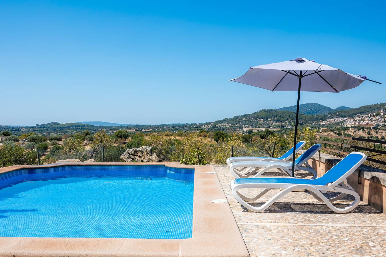 Villa 'Sestadors' con vistas a la montaña, Wi-Fi y aire acondicionado in Moscari, Selva (Mallorca)