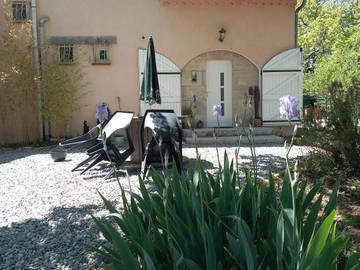 Cottage pour 2 personnes, avec jardin ainsi que vue et terrasse à Pontevès