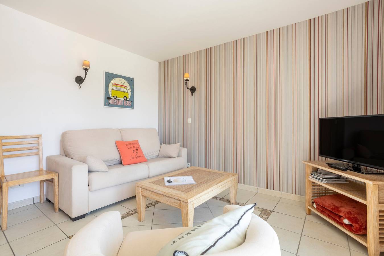 Appartement entier, Appartement 'Beg Meil Centre, 300 M De La Plage' avec piscine partagée, jardin partagé et Wi-Fi in Fouesnant, Côte de Cornouaille