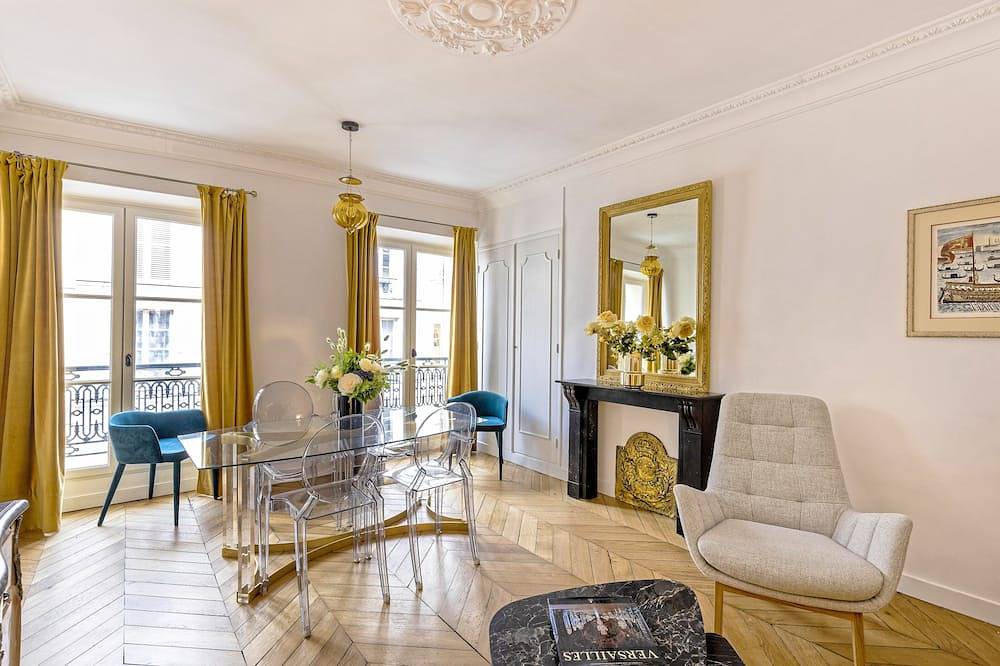 Entire apartment, Le Carpe Diem - Les Demoiselles in Versailles, just a few yards from the Château in Versailles, Yvelines