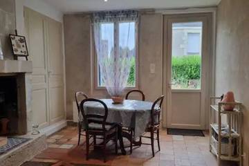 Gîte pour 4 personnes, avec piscine ainsi que jardin et terrasse à Bréhémont