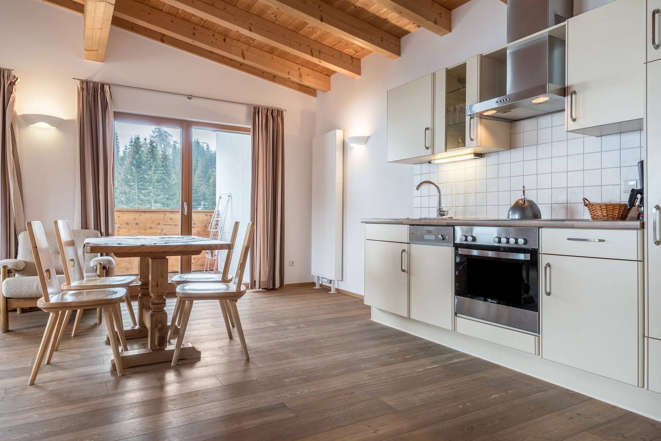 Ganze Wohnung, Ferienwohnung "Sabina Birke" im Naturpark direkt an der Seiser Alm in Compatsch, Kastelruth