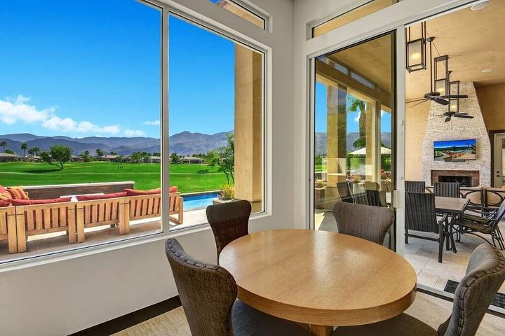 Vacation rental for 10 people, with yard and terrace as well as hot tub, with pets in La Quinta (CA)