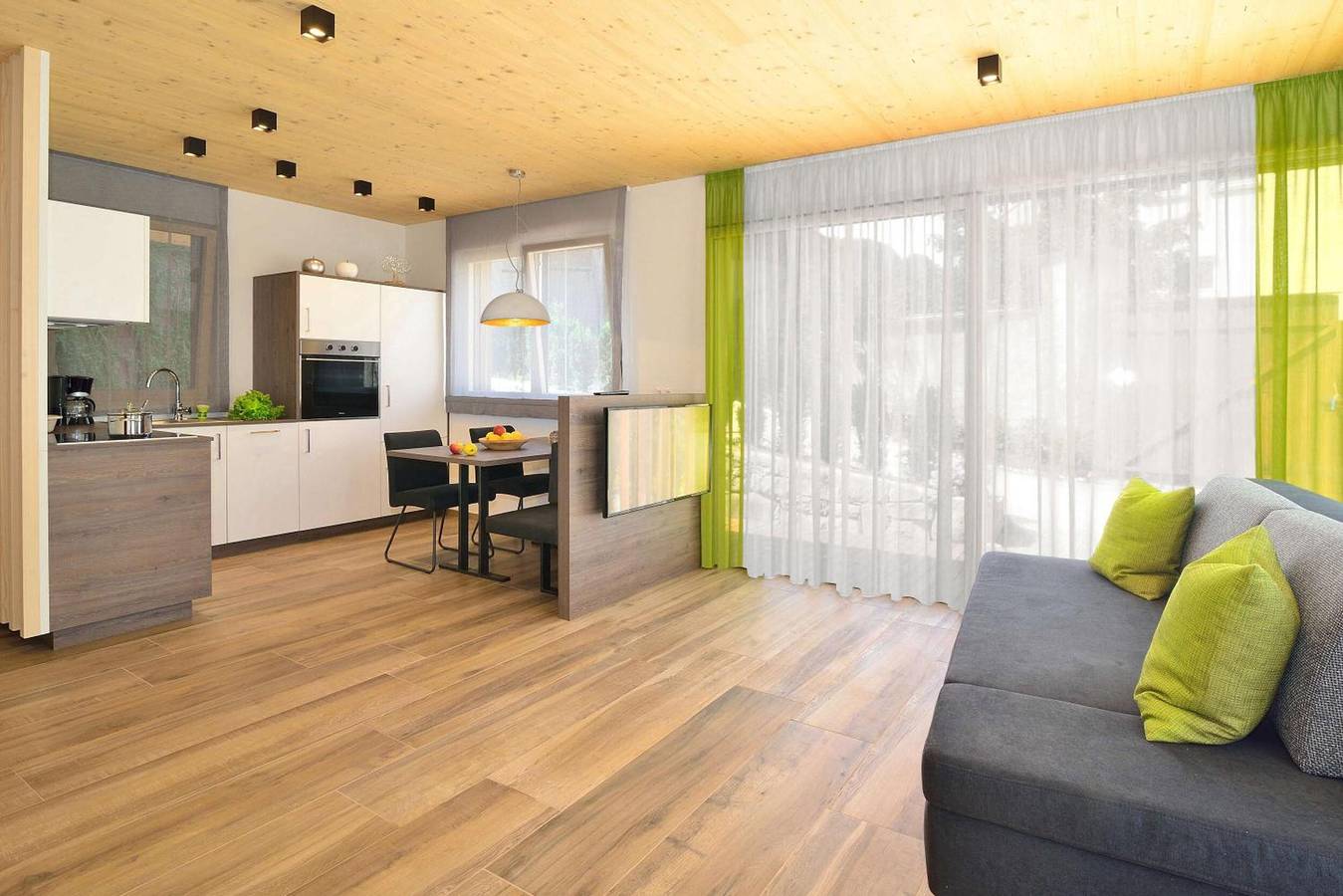 Appartamento intero, Appartamento 'Rumlhof Chalet Sarnfeld Deluxe' con vista montagna, piscina in comune e Wi-Fi in Sarnes, Bressanone