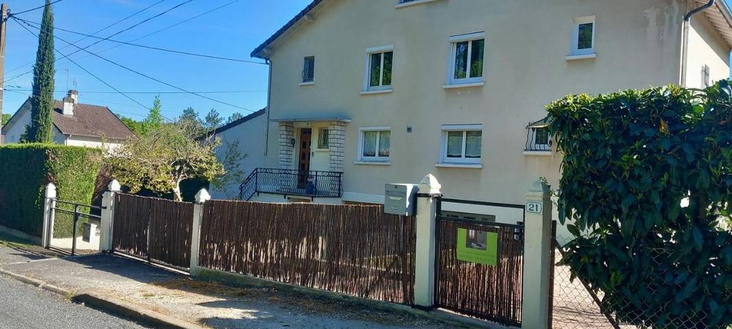 Location de vacances pour 4 personnes, avec jardin et terrasse à Vallenay